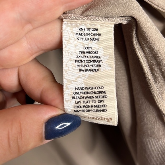 Soft Surroundings 1x Beige Long Sleeve V Neck Top - Picture 7 of 9